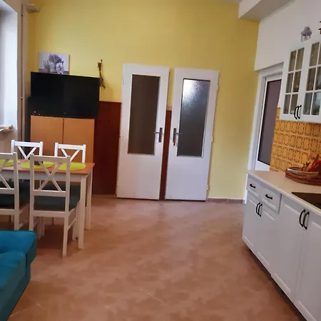 Apartment U Pani Malirky